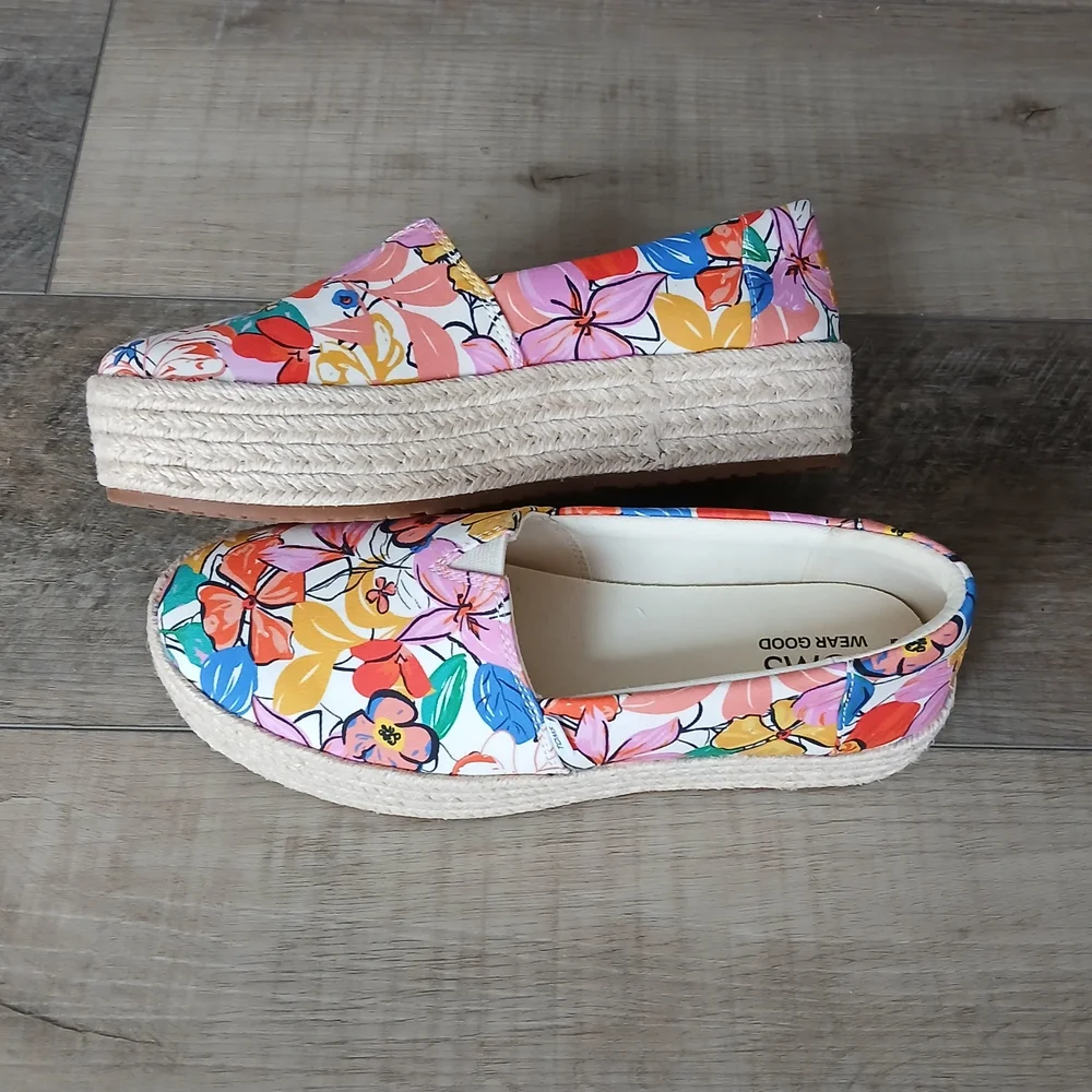 NWOT TOMS Valencia Platform Espadrille. Size 6.5